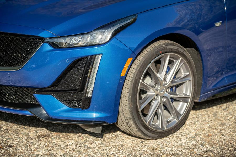 Детали экстерьера Cadillac CT5 350T 2019 года  (фото 11 из 40)